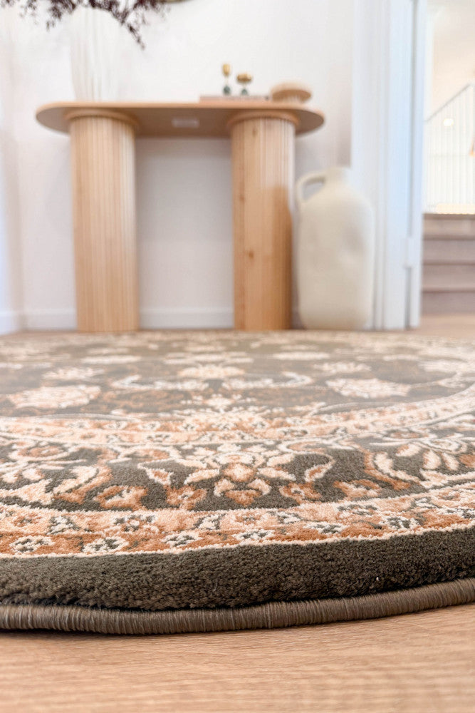 Riviera Traditional 84 Green Round Rug