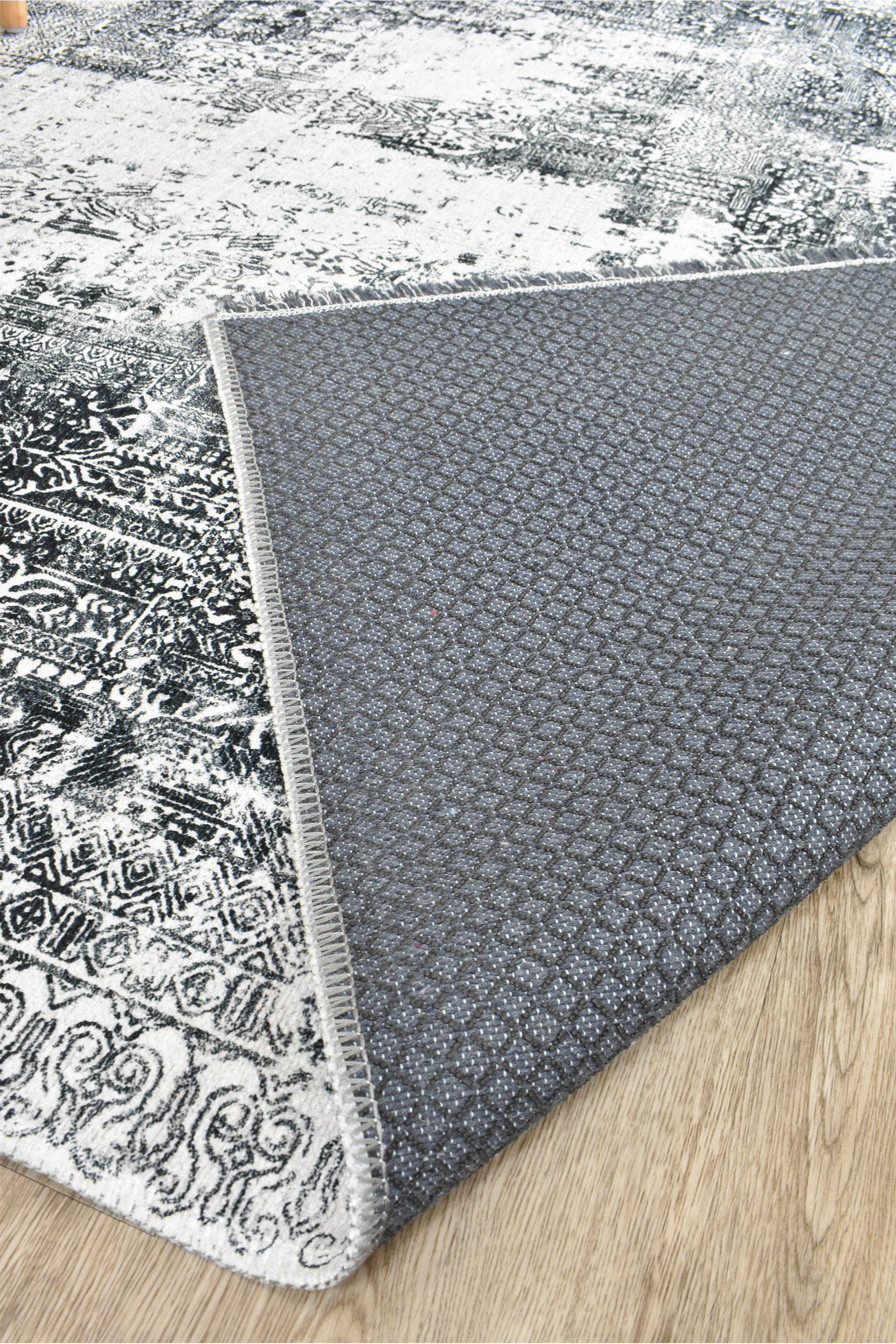 Banco P1037 Basalt