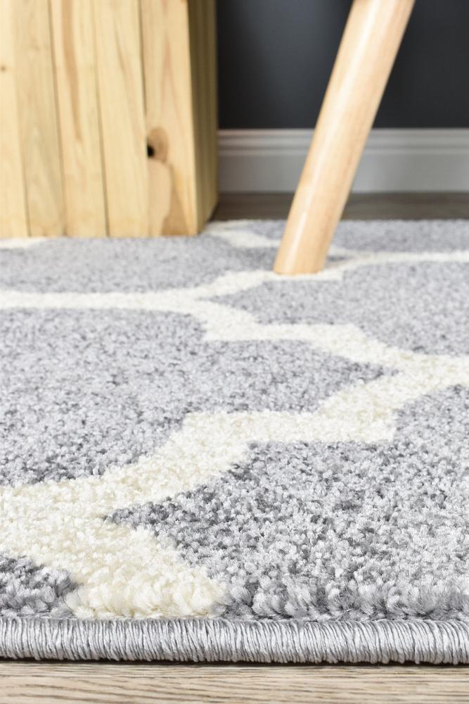 Kiana Grey 5567 E Runner