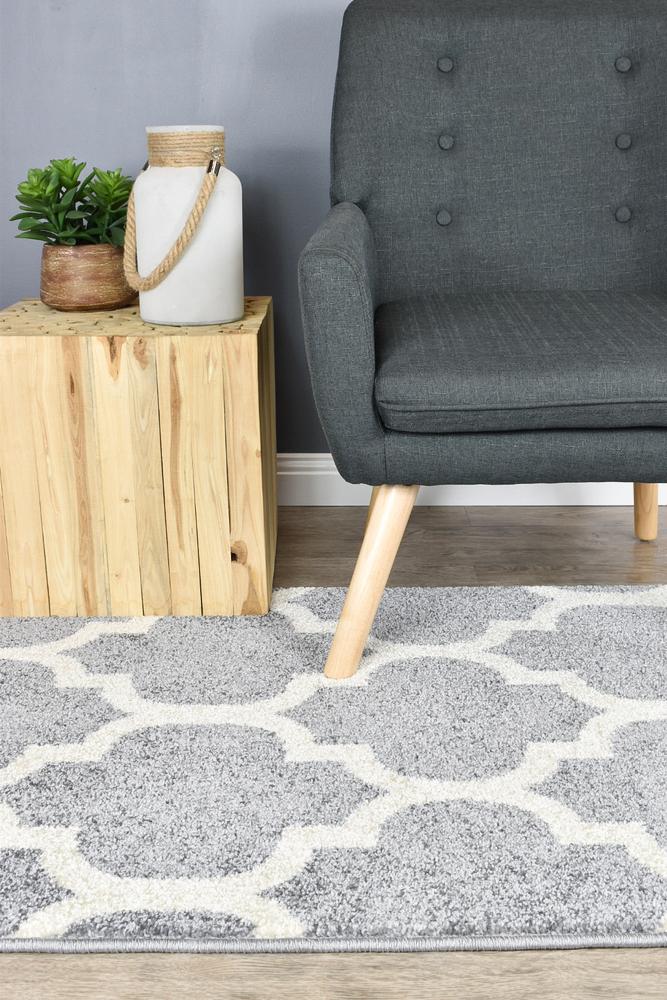 Kiana Grey 5567 E Runner