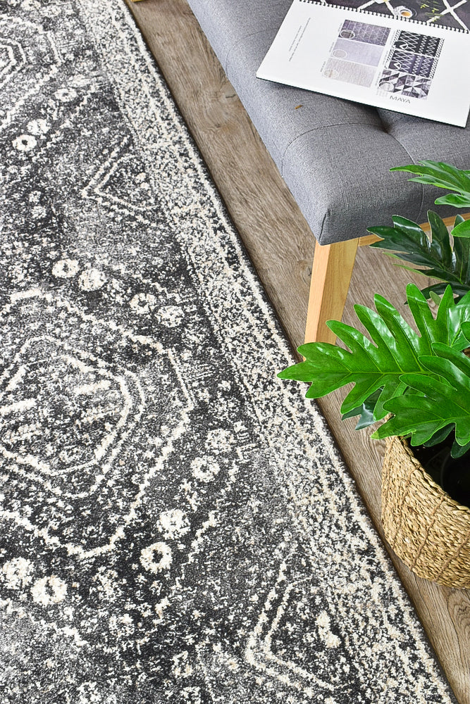 Nova Dark Grey Runner 354