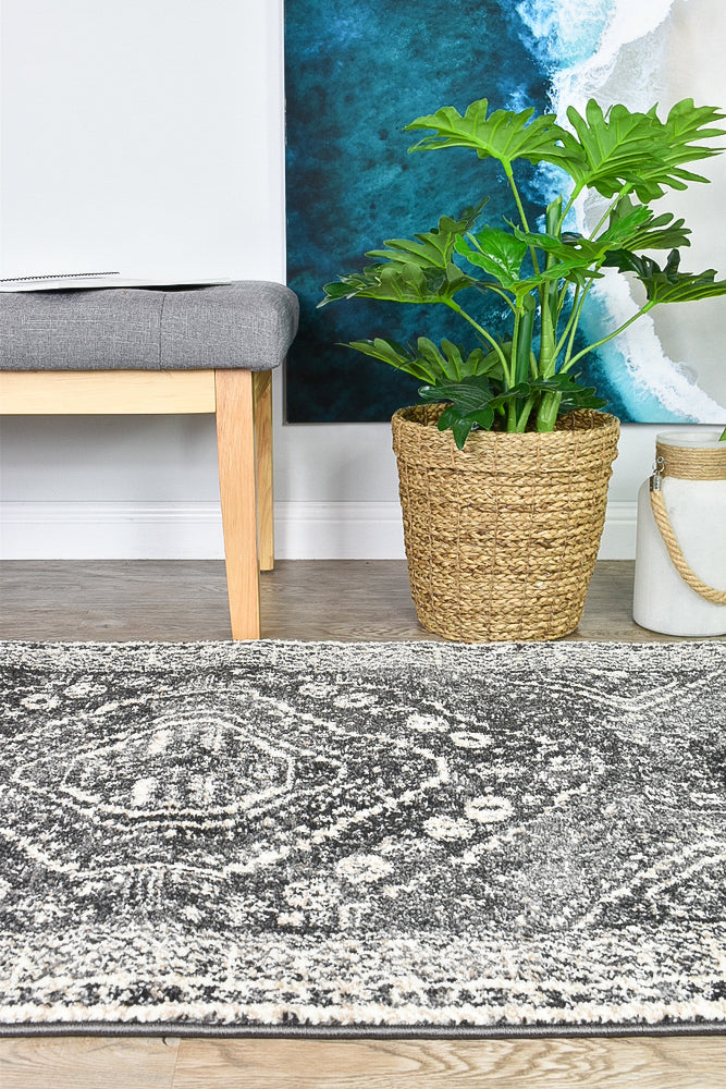 Nova Dark Grey Runner 354
