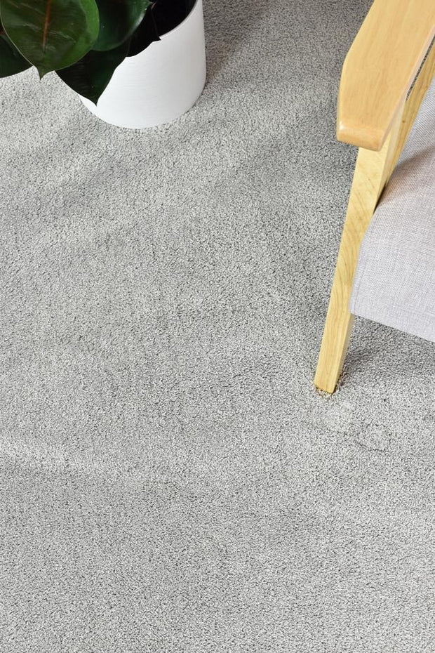 Gentle Super Soft Silver Rug 71301-060