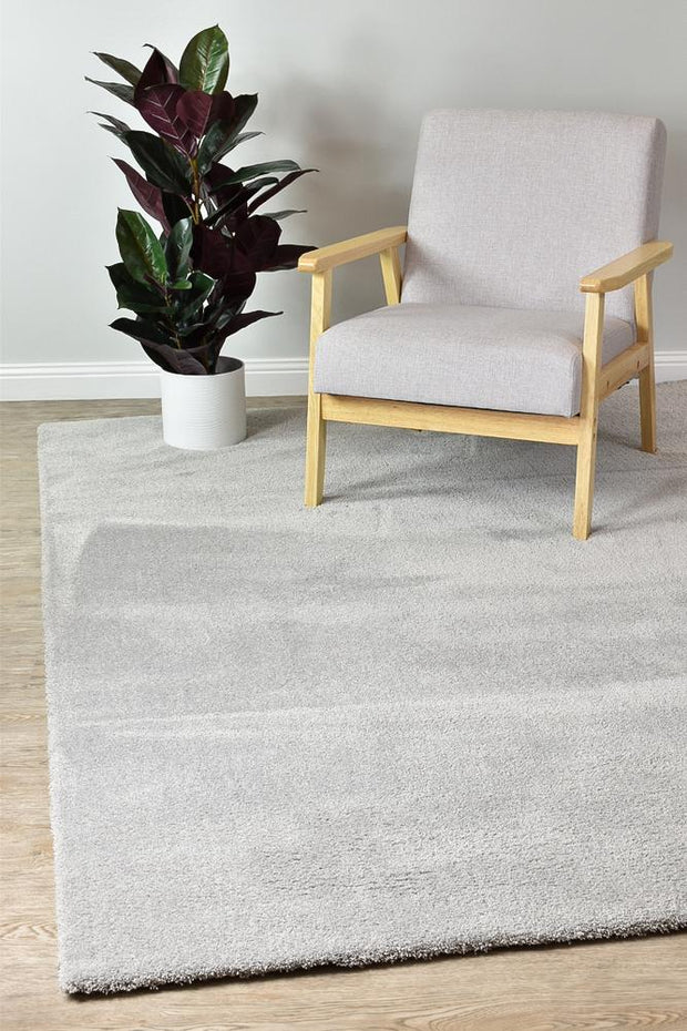 Gentle Super Soft Silver Rug 71301-060